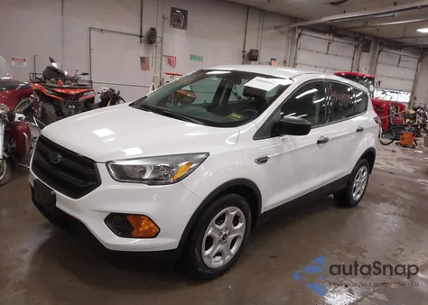 2017 Ford Escape S z USA, uszkodzony, nr VIN 1FMCU0F76HUB71065